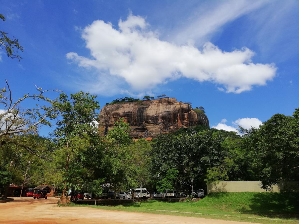 Lak View Family Resort Dambulla Bagian luar foto